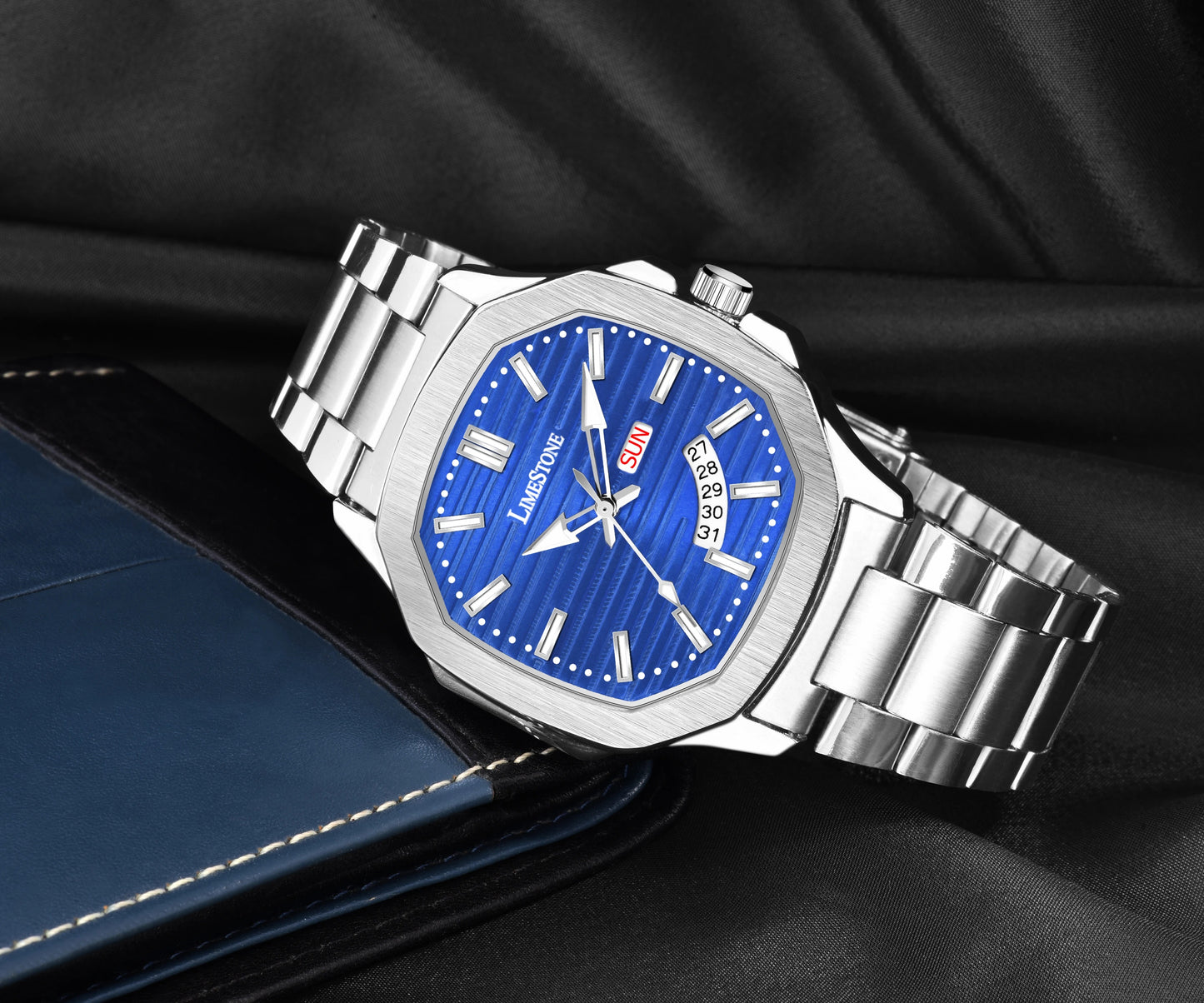 LIMESTONE OTUS 3D Dial The Vintage Day and Date Functioning Boys Quartz Analog Watch - For Men (OTUS0003)